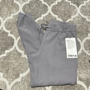 BNWT Lululemon on the fly jogger *woven